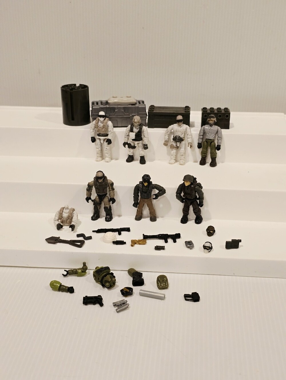 Mega Bloks Call Of Duty Sniper Unit Set and Solider Figure Set